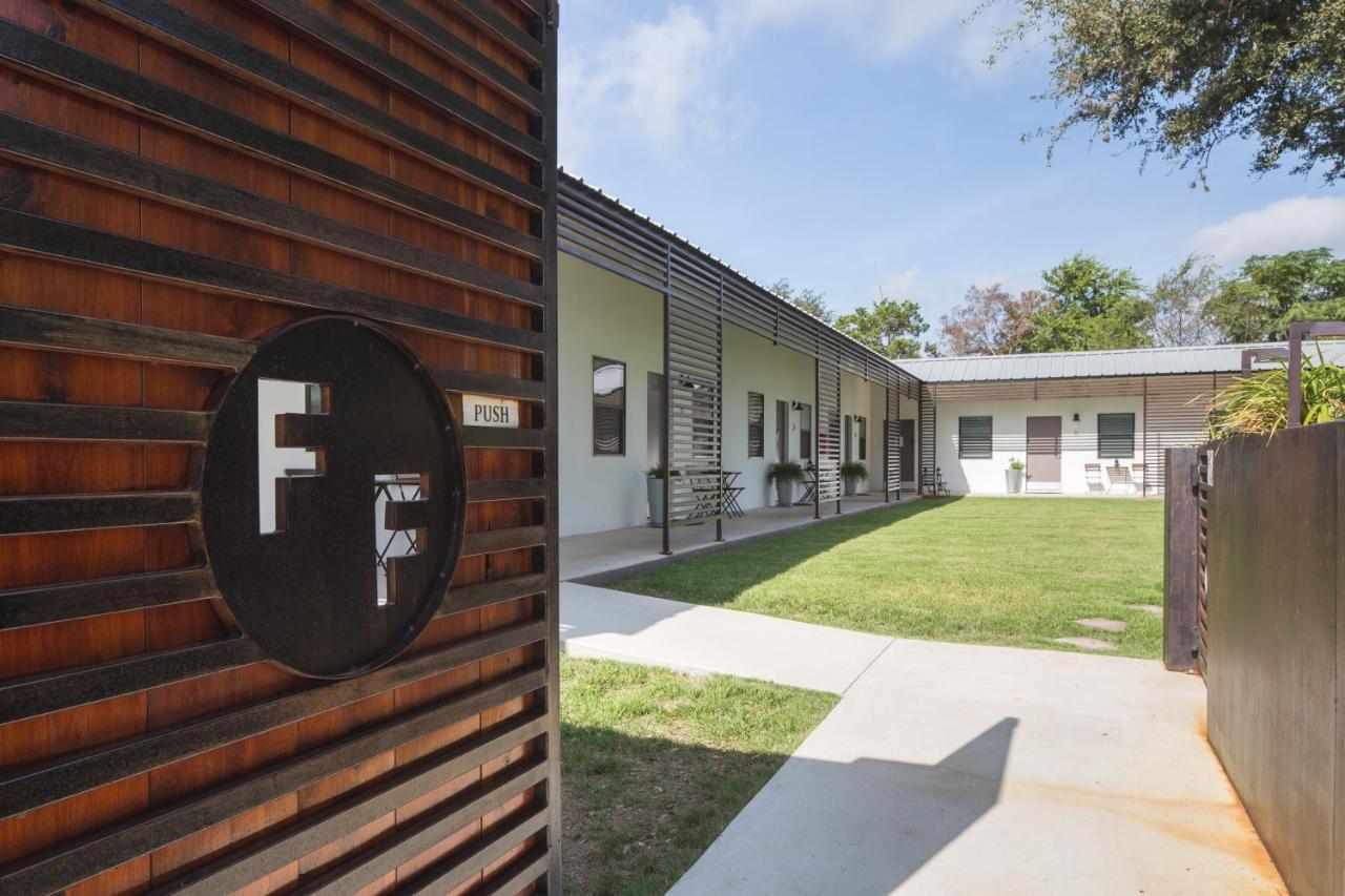 Hotel Flora And Fauna Wimberley Exterior foto